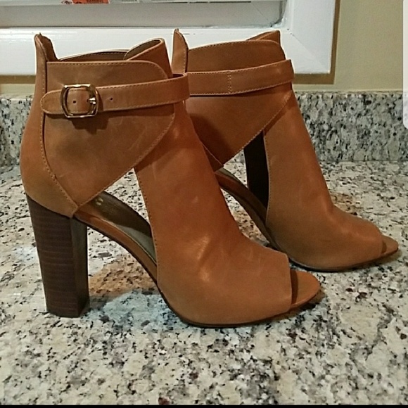 Vince Camuto Shoes - VINCE CAMUTO PEEP TOE -NWOT
